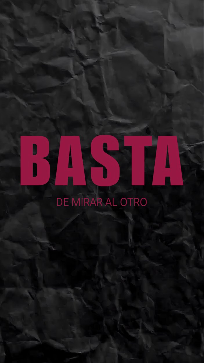 Pieza con la frase basta de mirar al otro